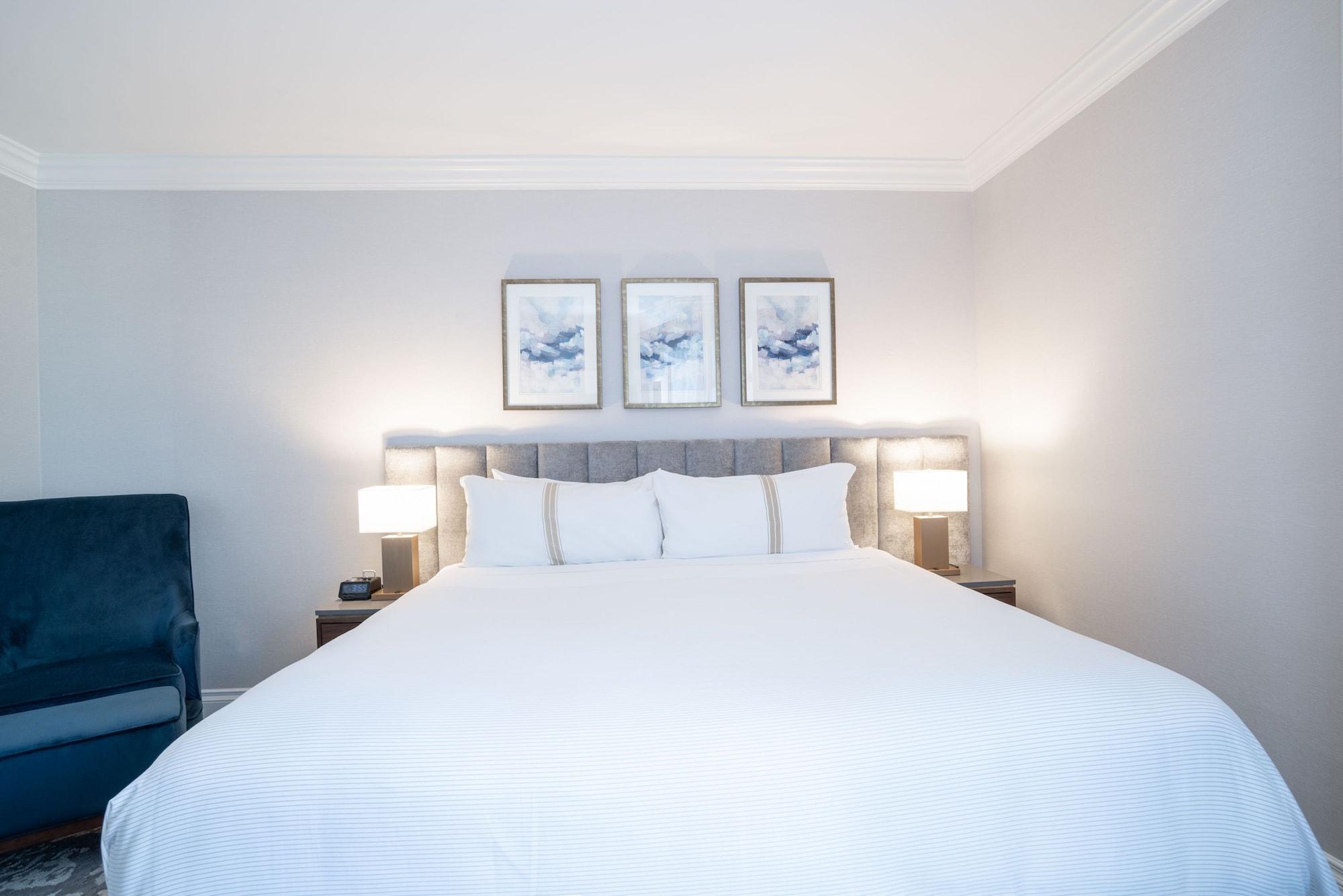 The Sutton Place Hotel Vancouver Luaran gambar A bedroom at the hotel
