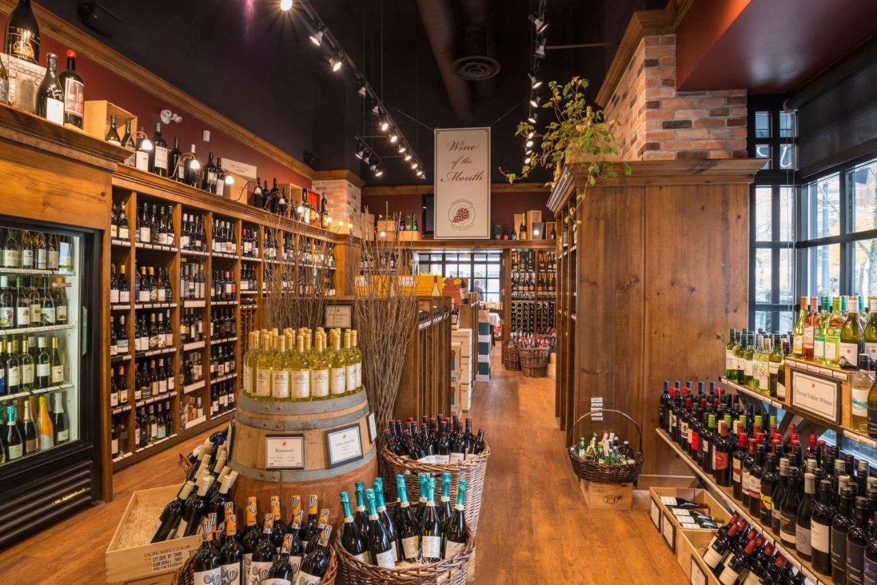 The Sutton Place Hotel Vancouver Luaran gambar Interior of a typical wine shop