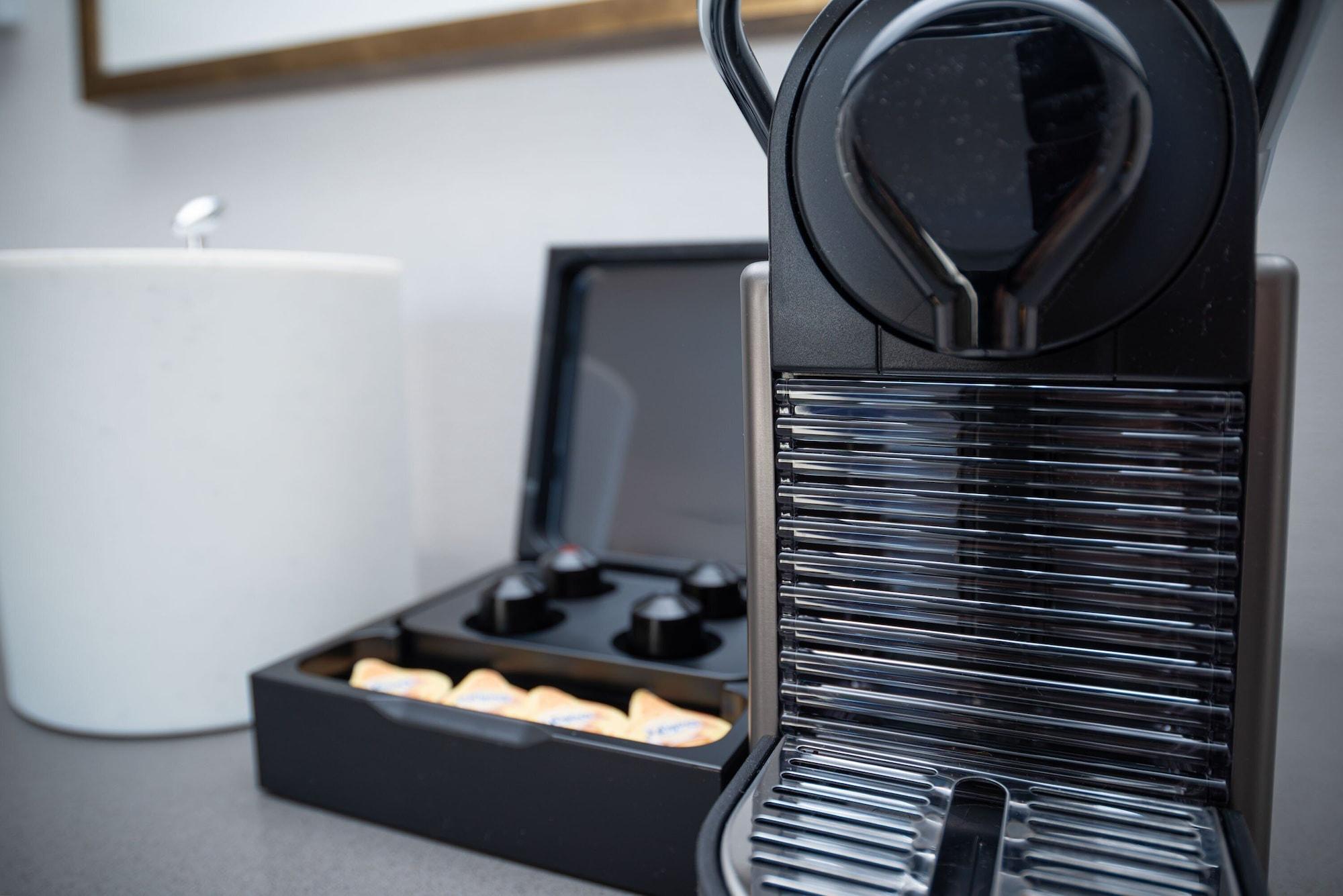 The Sutton Place Hotel Vancouver Luaran gambar A Nespresso machine