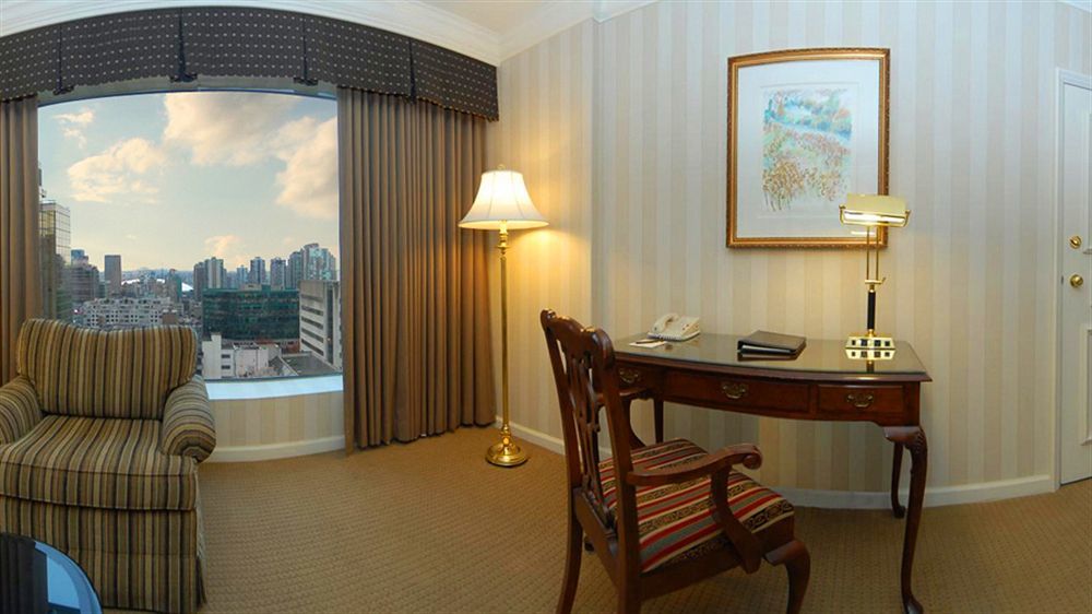 The Sutton Place Hotel Vancouver Luaran gambar A room at the hotel
